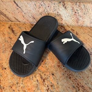PUMA Size 4 Big Boys Black Summer Slides / Sandals